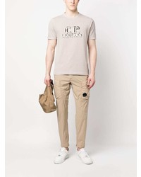 hellbeige T-Shirt mit einem Rundhalsausschnitt von C.P. Company