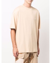 hellbeige T-Shirt mit einem Rundhalsausschnitt von Drôle De Monsieur