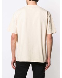 hellbeige T-Shirt mit einem Rundhalsausschnitt von Drôle De Monsieur