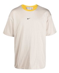 hellbeige T-Shirt mit einem Rundhalsausschnitt von Nike