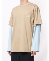 hellbeige T-Shirt mit einem Rundhalsausschnitt von Wooyoungmi