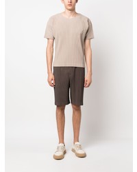 hellbeige T-Shirt mit einem Rundhalsausschnitt von Homme Plissé Issey Miyake