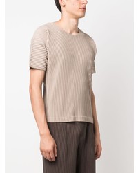 hellbeige T-Shirt mit einem Rundhalsausschnitt von Homme Plissé Issey Miyake