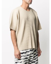 hellbeige T-Shirt mit einem Rundhalsausschnitt von Homme Plissé Issey Miyake