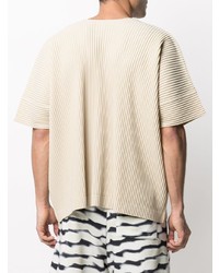 hellbeige T-Shirt mit einem Rundhalsausschnitt von Homme Plissé Issey Miyake