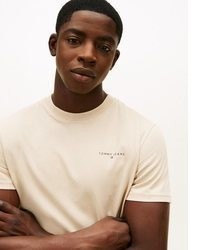 hellbeige T-Shirt mit einem Rundhalsausschnitt von Tommy Jeans