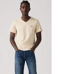 hellbeige T-Shirt mit einem V-Ausschnitt von Levi's