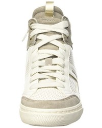 hellbeige Turnschuhe