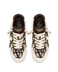 hellbeige verzierte Segeltuch niedrige Sneakers von Valentino Garavani