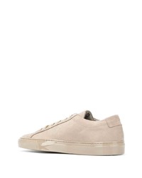 hellbeige Wildleder niedrige Sneakers von Common Projects