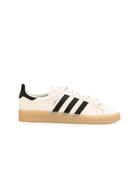 hellbeige Wildleder niedrige Sneakers von adidas