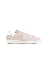 hellbeige Wildleder niedrige Sneakers von adidas