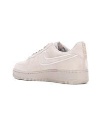 hellbeige Wildleder niedrige Sneakers von Nike