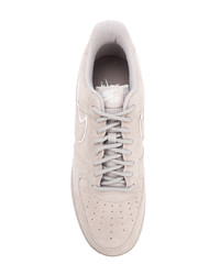 hellbeige Wildleder niedrige Sneakers von Nike