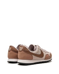 hellbeige Wildleder niedrige Sneakers von Nike