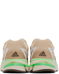 hellbeige Wildleder niedrige Sneakers von adidas Originals