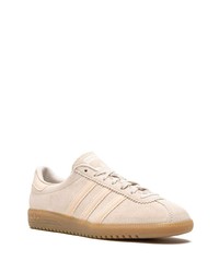 hellbeige Wildleder niedrige Sneakers von adidas