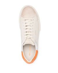 hellbeige Wildleder niedrige Sneakers von Axel Arigato