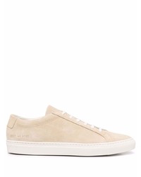 hellbeige Wildleder niedrige Sneakers von Common Projects