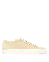 hellbeige Wildleder niedrige Sneakers von Common Projects