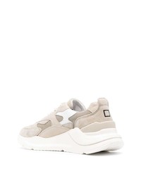 hellbeige Wildleder niedrige Sneakers von D.A.T.E