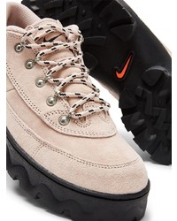 hellbeige Wildleder niedrige Sneakers von Nike