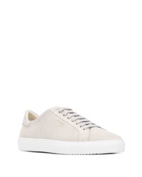 hellbeige Wildleder niedrige Sneakers von Axel Arigato