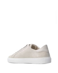 hellbeige Wildleder niedrige Sneakers von Axel Arigato