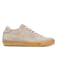 hellbeige Wildleder niedrige Sneakers von Leather Crown