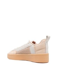 hellbeige Wildleder niedrige Sneakers von adidas