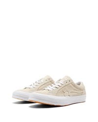 hellbeige Wildleder niedrige Sneakers von Converse