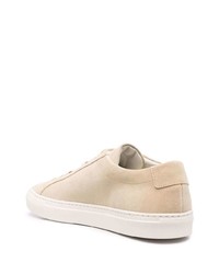 hellbeige Wildleder niedrige Sneakers von Common Projects