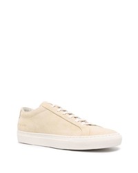 hellbeige Wildleder niedrige Sneakers von Common Projects