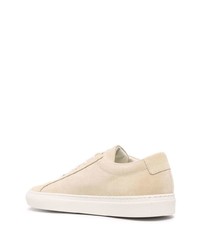 hellbeige Wildleder niedrige Sneakers von Common Projects