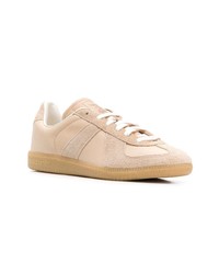 hellbeige Wildleder niedrige Sneakers von adidas