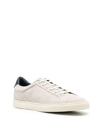 hellbeige Wildleder niedrige Sneakers von Common Projects