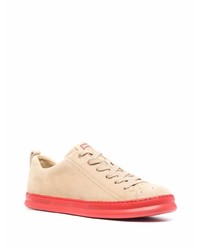 hellbeige Wildleder niedrige Sneakers von Camper