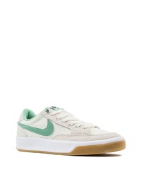 hellbeige Wildleder niedrige Sneakers von Nike