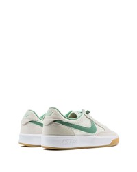 hellbeige Wildleder niedrige Sneakers von Nike