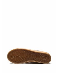 hellbeige Wildleder niedrige Sneakers von Nike