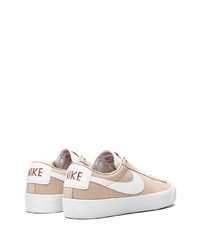 hellbeige Wildleder niedrige Sneakers von Nike