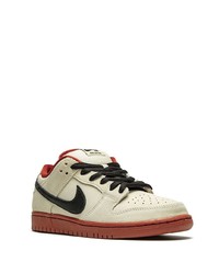 hellbeige Wildleder niedrige Sneakers von Nike