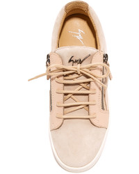 hellbeige Wildleder niedrige Sneakers von Giuseppe Zanotti