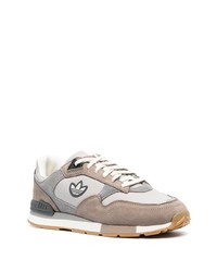 hellbeige Wildleder niedrige Sneakers von adidas