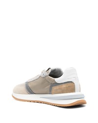 hellbeige Wildleder niedrige Sneakers von Philippe Model Paris