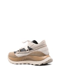 hellbeige Wildleder niedrige Sneakers von Converse