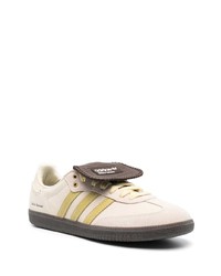 hellbeige Wildleder niedrige Sneakers von adidas