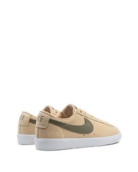 hellbeige Wildleder niedrige Sneakers von Nike