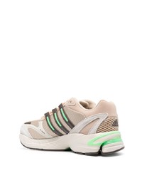 hellbeige Wildleder Sportschuhe von adidas