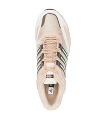 hellbeige Wildleder Sportschuhe von adidas